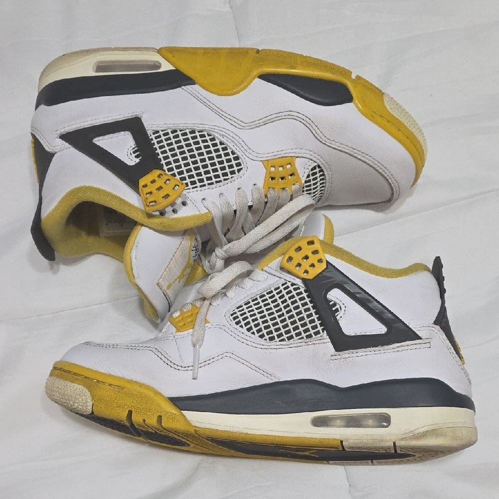 Jordan Vivid Sulfer 4 White and Yellow  Sneakers Sz 9.5 - Picture 3 of 4